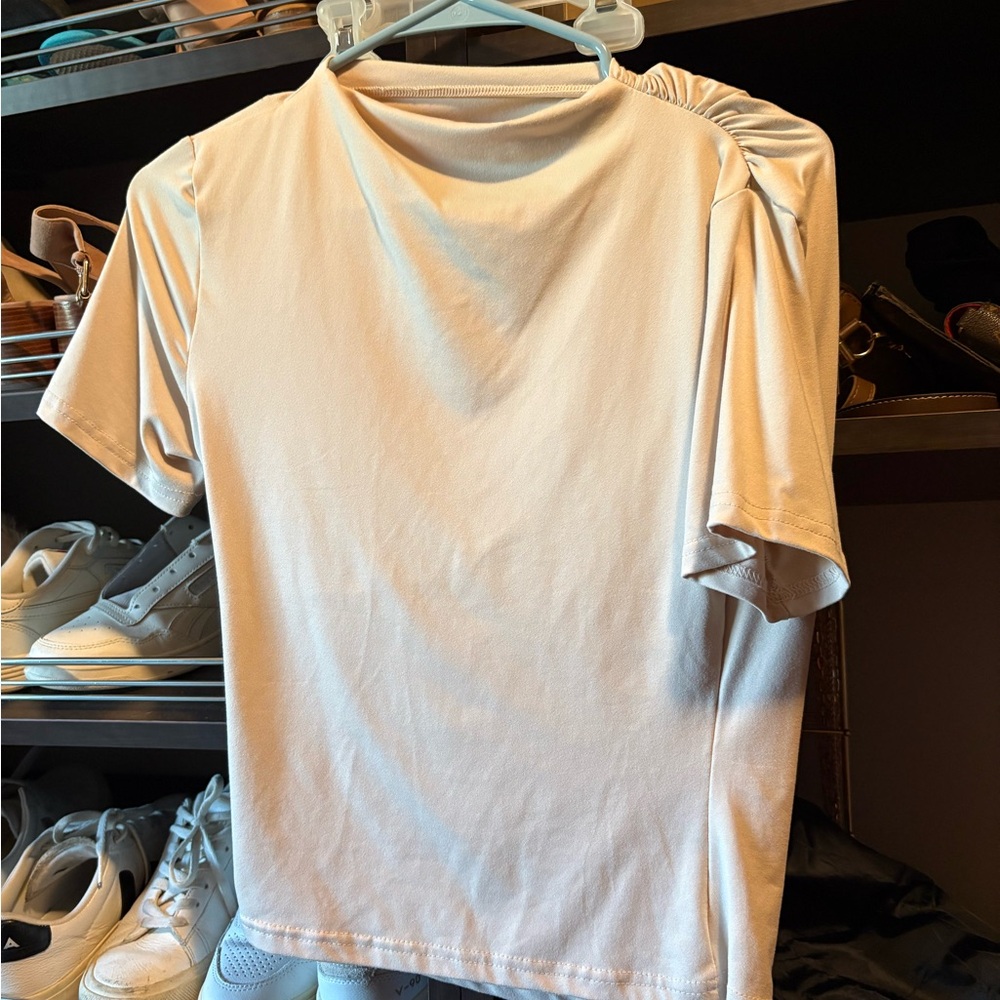 SHEIN Cream Short Sleeve Tee